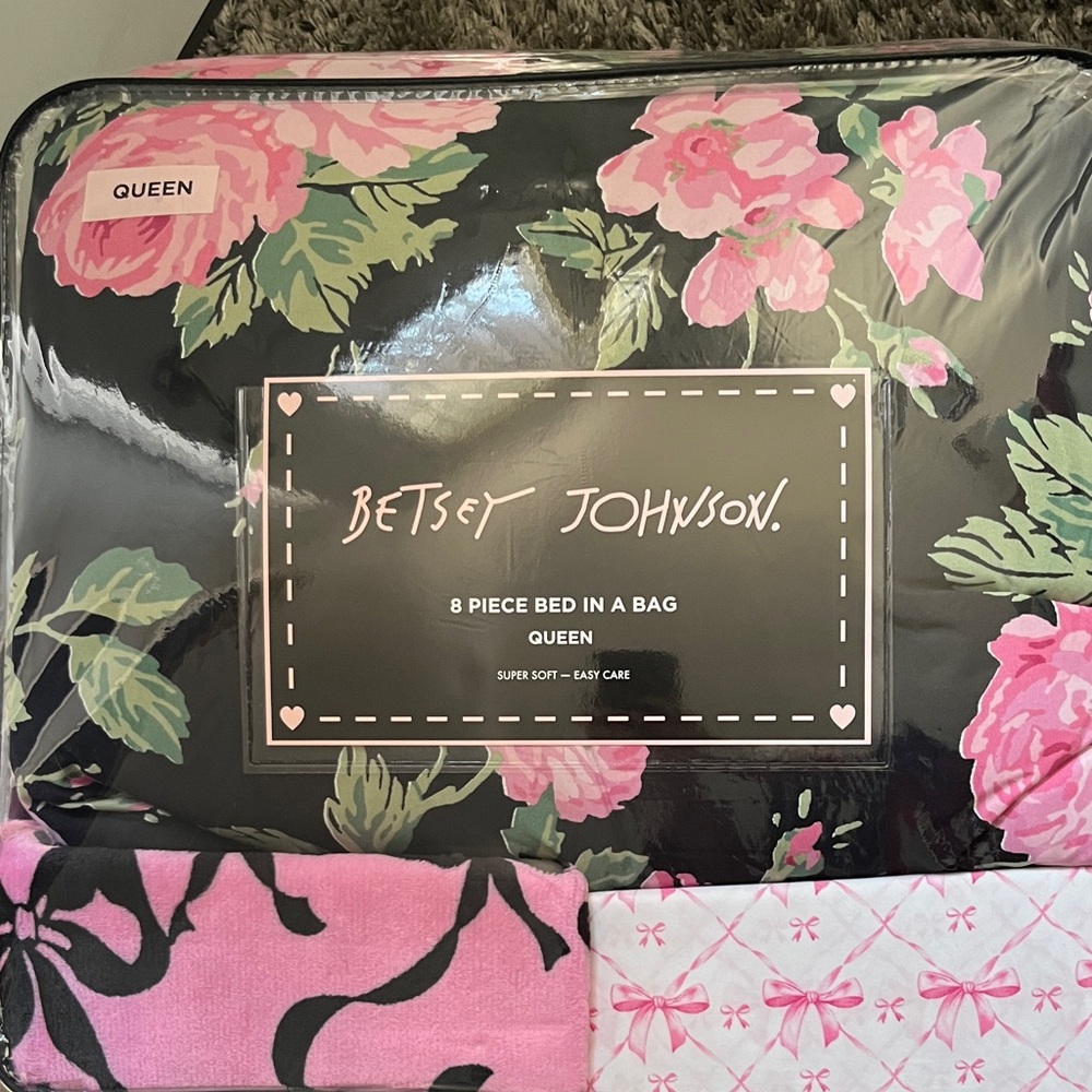 Betsey Johnson Pink and Black Floral Bed Set - Queen